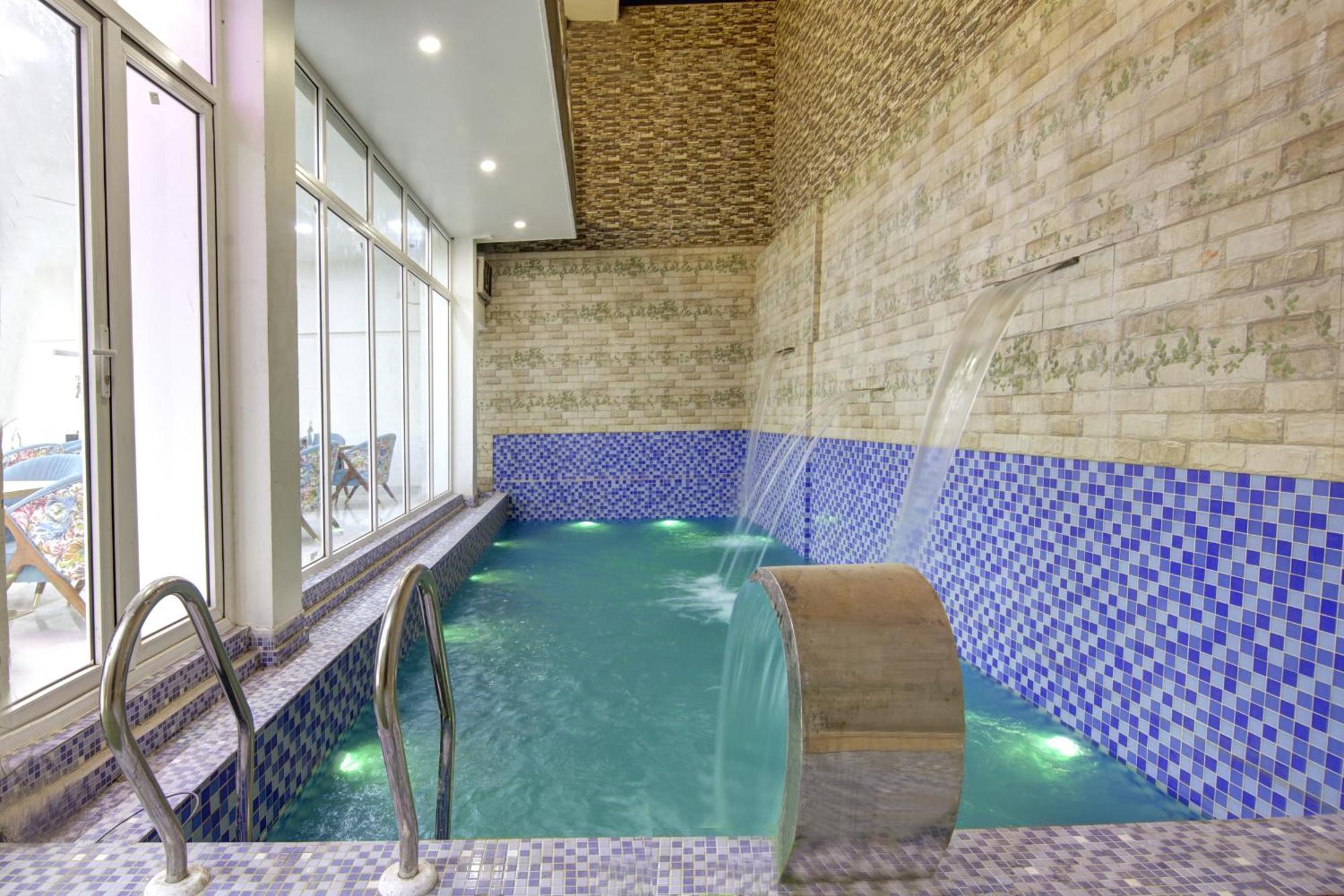 Anandam Club House Aparthotel Gurgaon Bagian luar foto