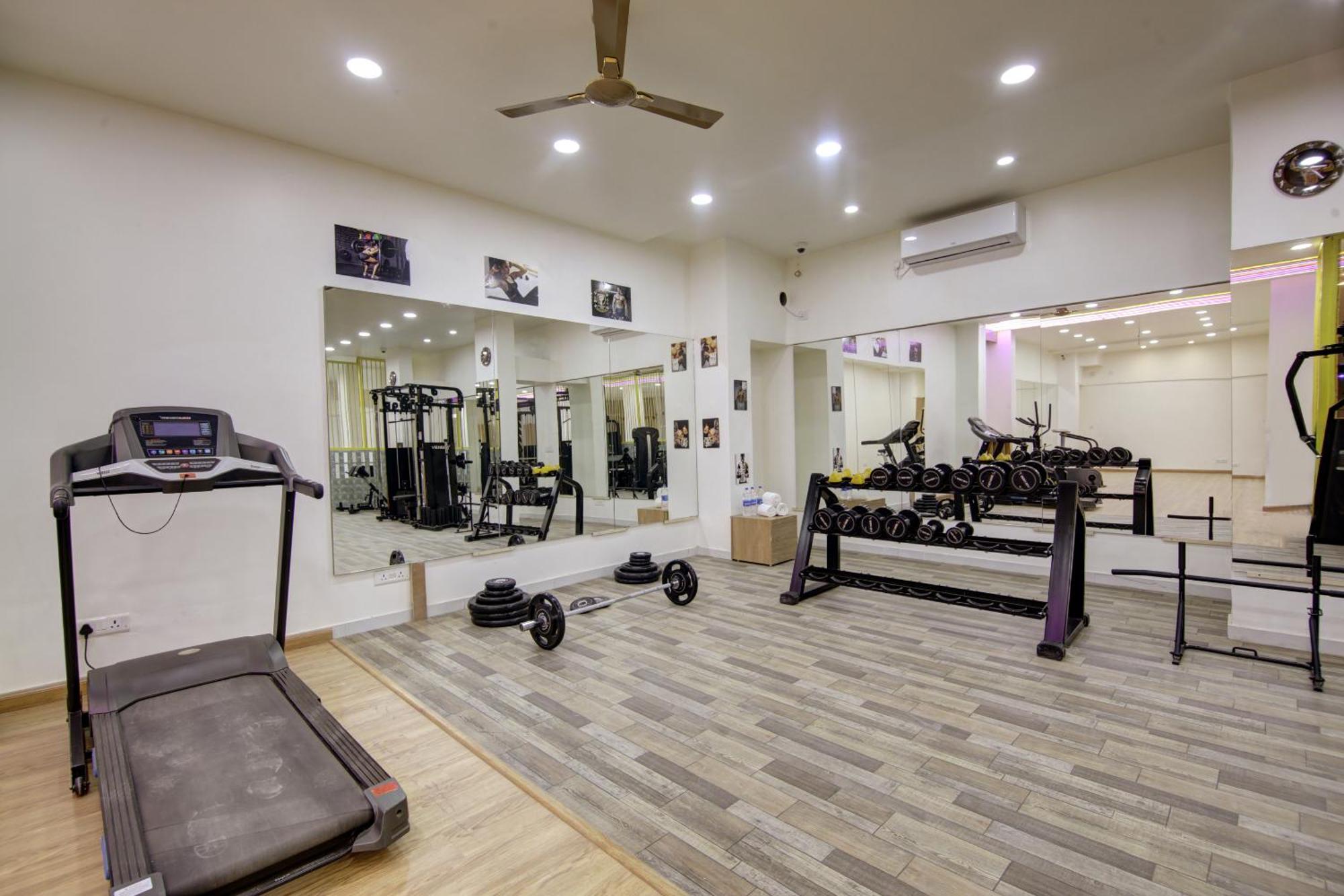 Anandam Club House Aparthotel Gurgaon Bagian luar foto