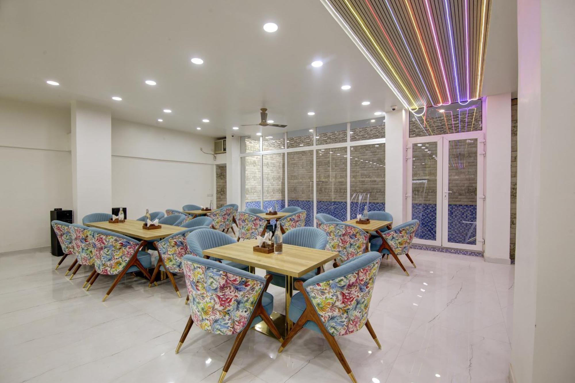 Anandam Club House Aparthotel Gurgaon Bagian luar foto